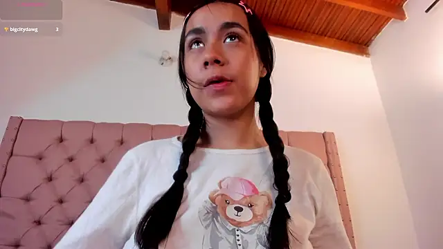 Snapshot of xanna_sweet chatting on 12.10.24 xanna sweet online show from 12.10.24