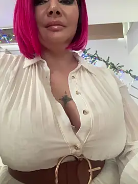 Snapshot of RissaRheys chatting on 12.27.24 RissaRheys online show from 12.27.24