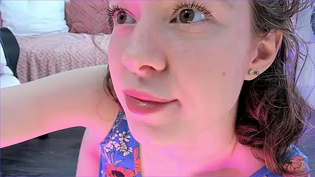 Snapshot of Viktoria_Oliverr chatting on 03.19.25 Viktoria Oliverr online show from 03.19.25