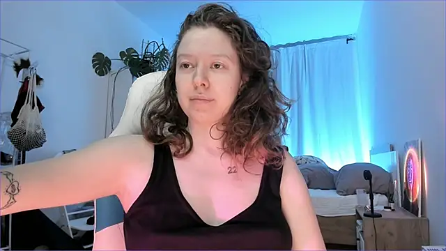 Snapshot of Viktoria_Oliverr chatting on 11.25.25 Viktoria Oliverr online show from 11.25.25