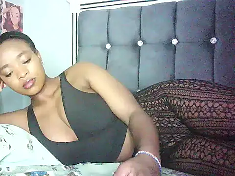 Snapshot of Cryaluna chatting on 05.23.26 Cryaluna online show from 05.23.26