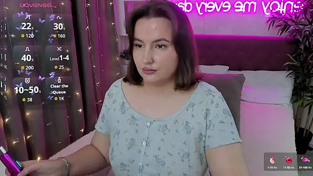 Snapshot of FeralPeach chatting on 09.18.25 FeralPeach online show from 09.18.25