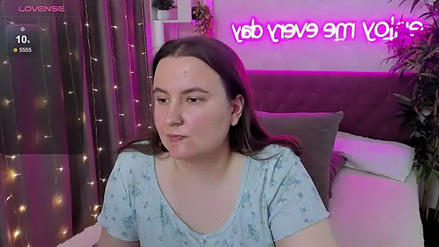 Snapshot of FeralPeach chatting on 05.16.26 FeralPeach online show from 05.16.26