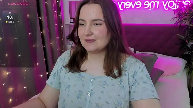 Snapshot of FeralPeach chatting on 05.30.26 FeralPeach online show from 05.30.26
