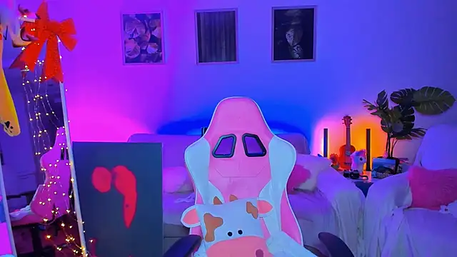 Alyssa Smitt online show from 03.12.25