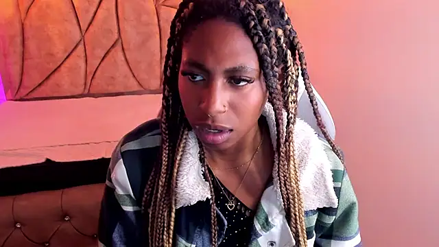 Snapshot of Queen_perla_ chatting on 01.15.25 Queen perla online show from 01.15.25