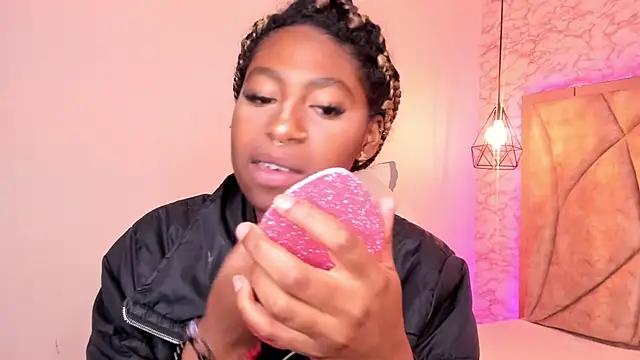 Snapshot of Queen_perla_ chatting on 01.23.25 Queen perla online show from 01.23.25