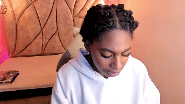 Snapshot of Queen_perla_ chatting on 03.13.25 Queen perla online show from 03.13.25