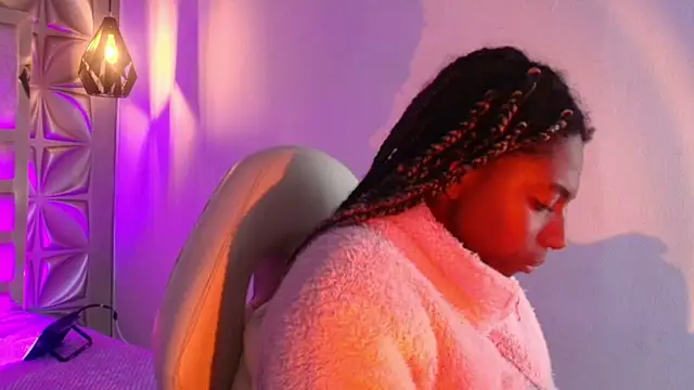 Snapshot of Queen_perla_ chatting on 02.01.26 Queen perla online show from 02.01.26