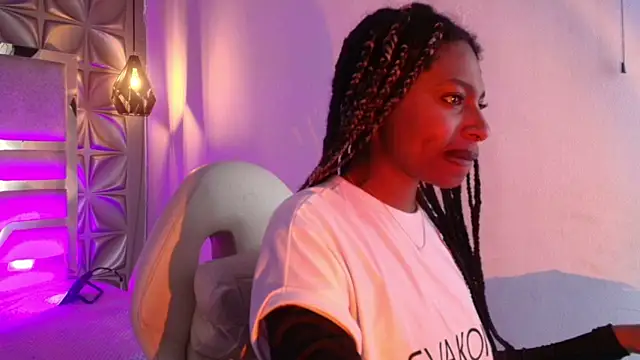 Snapshot of Queen_perla_ chatting on 02.04.26 Queen perla online show from 02.04.26