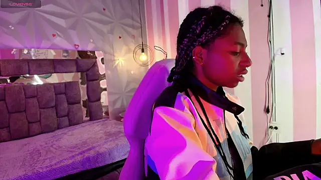 Snapshot of Queen_perla_ chatting on 02.08.26 Queen perla online show from 02.08.26