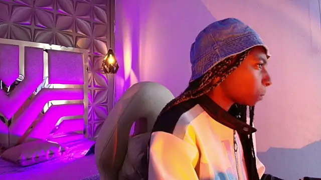 Snapshot of Queen_perla_ chatting on 02.14.26 Queen perla online show from 02.14.26