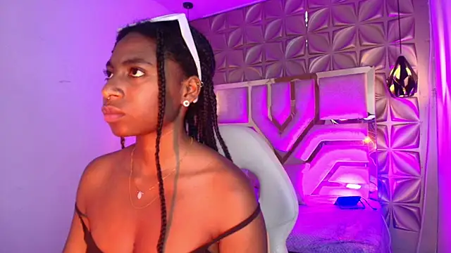 Snapshot of Queen_perla_ chatting on 03.01.26 Queen perla online show from 03.01.26