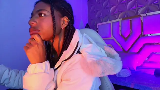 Snapshot of Queen_perla_ chatting on 04.19.26 Queen perla online show from 04.19.26