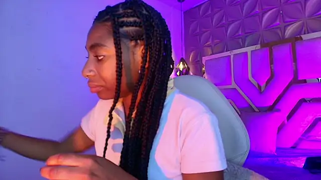 Snapshot of Queen_perla_ chatting on 04.26.26 Queen perla online show from 04.26.26
