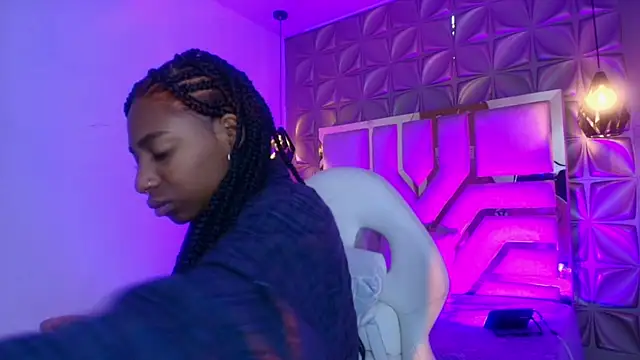 Snapshot of Queen_perla_ chatting on 04.28.26 Queen perla online show from 04.28.26
