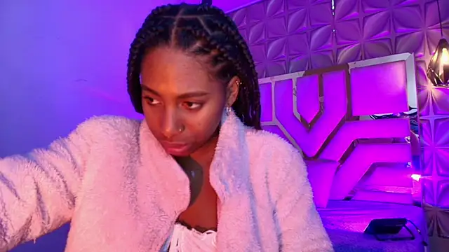 Snapshot of Queen_perla_ chatting on 05.01.26 Queen perla online show from 05.01.26