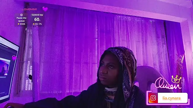 Snapshot of Queen_perla_ chatting on 05.21.26 Queen perla online show from 05.21.26