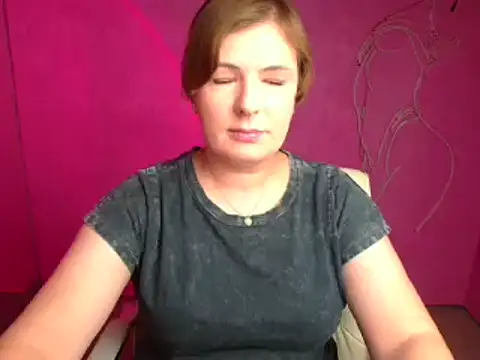 Snapshot of Lissmilf chatting on 10.13.25 Lissmilf online show from 10.13.25