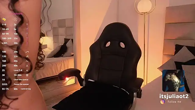 mssjulia online show from 02.12.25