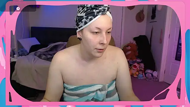 Snapshot of CirqueNoirBlu chatting on 11.29.25 CirqueNoirBlu online show from 11.29.25