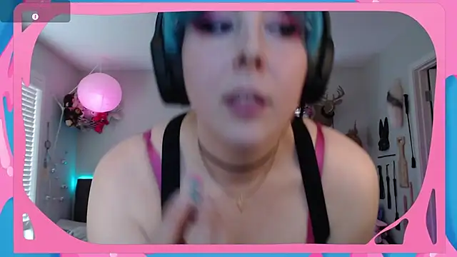 Snapshot of CirqueNoirBlu chatting on 06.17.26 CirqueNoirBlu online show from 06.17.26