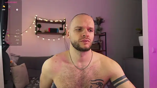 Snapshot of maxx_alexx chatting on 01.04.25 maxx alexx online show from 01.04.25