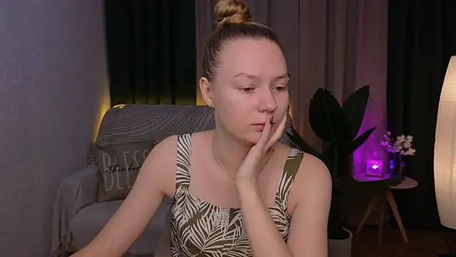 Snapshot of CarolynCohen__ chatting on 12.02.24 CarolynCohen online show from 12.02.24