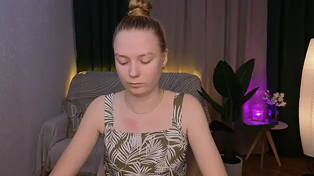 Snapshot of CarolynCohen__ chatting on 12.02.24 CarolynCohen online show from 12.02.24