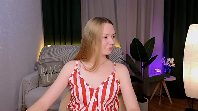 Snapshot of CarolynCohen__ chatting on 12.03.24 CarolynCohen online show from 12.03.24
