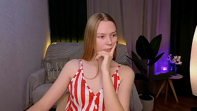 Snapshot of CarolynCohen__ chatting on 12.03.24 CarolynCohen online show from 12.03.24