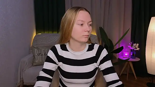 Snapshot of CarolynCohen__ chatting on 12.05.24 CarolynCohen online show from 12.05.24