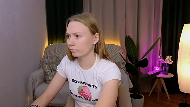 Snapshot of CarolynCohen__ chatting on 12.08.24 CarolynCohen online show from 12.08.24