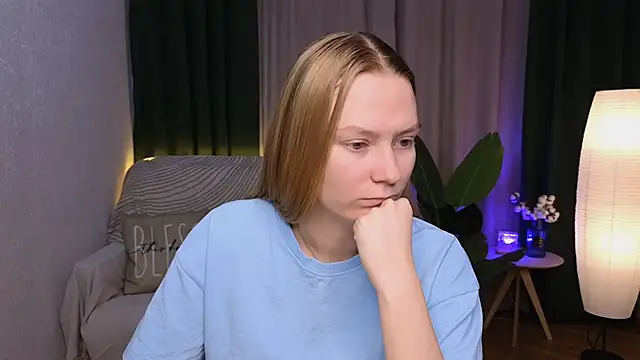 Snapshot of CarolynCohen__ chatting on 12.10.24 CarolynCohen online show from 12.10.24