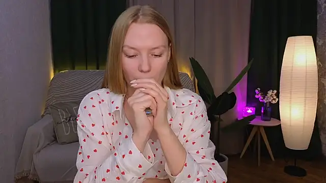 Snapshot of CarolynCohen__ chatting on 01.12.25 CarolynCohen online show from 01.12.25