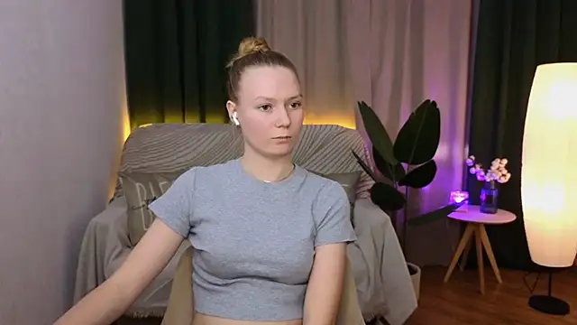 Snapshot of CarolynCohen__ chatting on 01.14.25 CarolynCohen online show from 01.14.25
