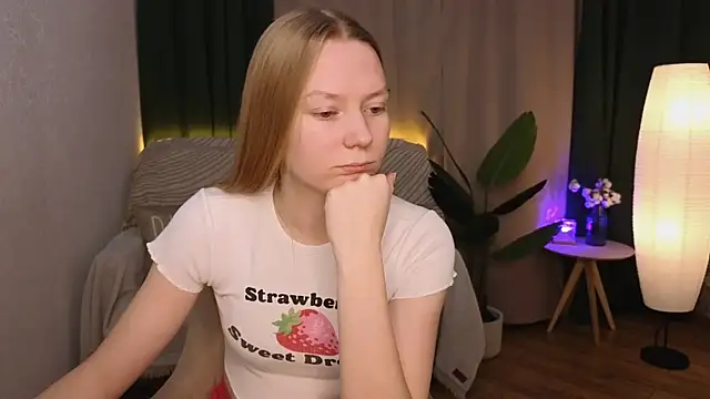 Snapshot of CarolynCohen__ chatting on 01.28.25 CarolynCohen online show from 01.28.25