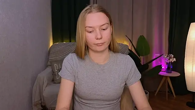 Snapshot of CarolynCohen__ chatting on 02.03.25 CarolynCohen online show from 02.03.25