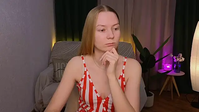 Snapshot of CarolynCohen__ chatting on 02.10.25 CarolynCohen online show from 02.10.25