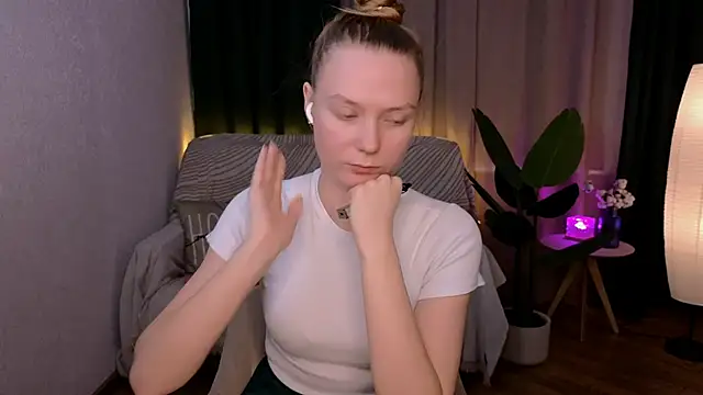 Snapshot of CarolynCohen__ chatting on 02.16.25 CarolynCohen online show from 02.16.25