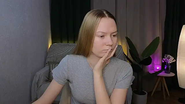 Snapshot of CarolynCohen__ chatting on 02.18.25 CarolynCohen online show from 02.18.25