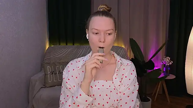 Snapshot of CarolynCohen__ chatting on 02.25.25 CarolynCohen online show from 02.25.25