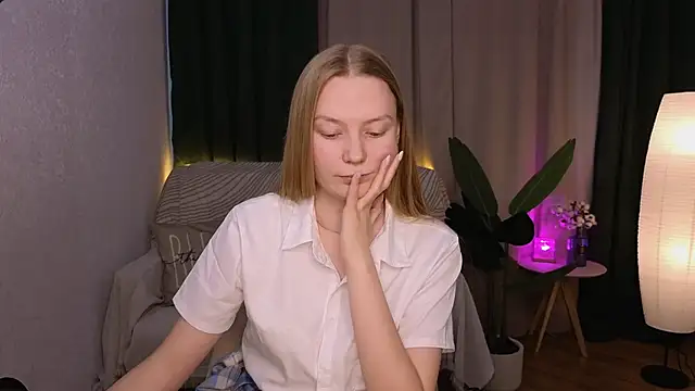 Snapshot of CarolynCohen__ chatting on 02.27.25 CarolynCohen online show from 02.27.25