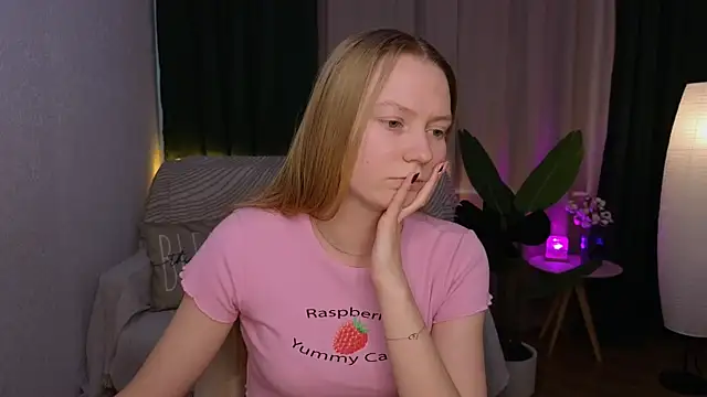 Snapshot of CarolynCohen__ chatting on 02.28.25 CarolynCohen online show from 02.28.25
