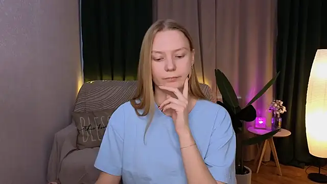 Snapshot of CarolynCohen__ chatting on 03.02.25 CarolynCohen online show from 03.02.25