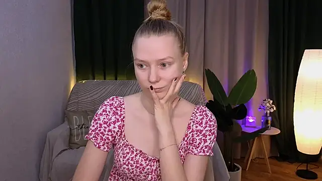 Snapshot of CarolynCohen__ chatting on 03.04.25 CarolynCohen online show from 03.04.25