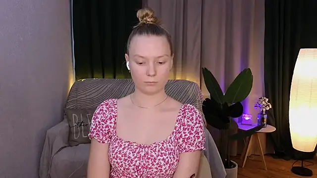 Snapshot of CarolynCohen__ chatting on 03.04.25 CarolynCohen online show from 03.04.25
