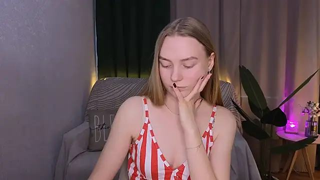 Snapshot of CarolynCohen__ chatting on 03.06.25 CarolynCohen online show from 03.06.25