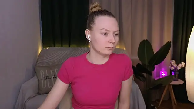 Snapshot of CarolynCohen__ chatting on 03.11.25 CarolynCohen online show from 03.11.25
