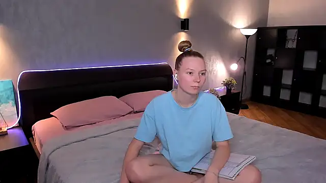 Snapshot of CarolynCohen__ chatting on 03.16.25 CarolynCohen online show from 03.16.25